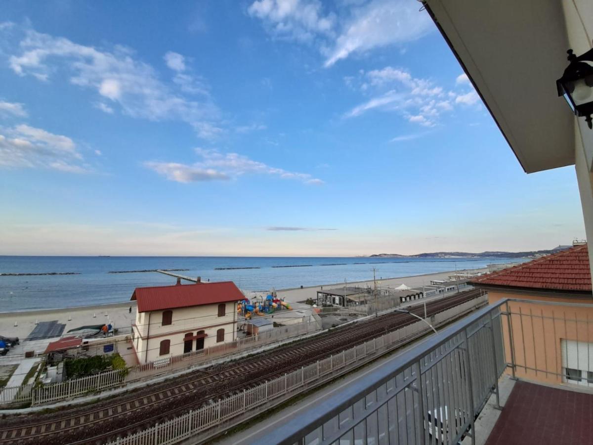 Appartamento Fronte Mare Фальконара-Мариттима Экстерьер фото